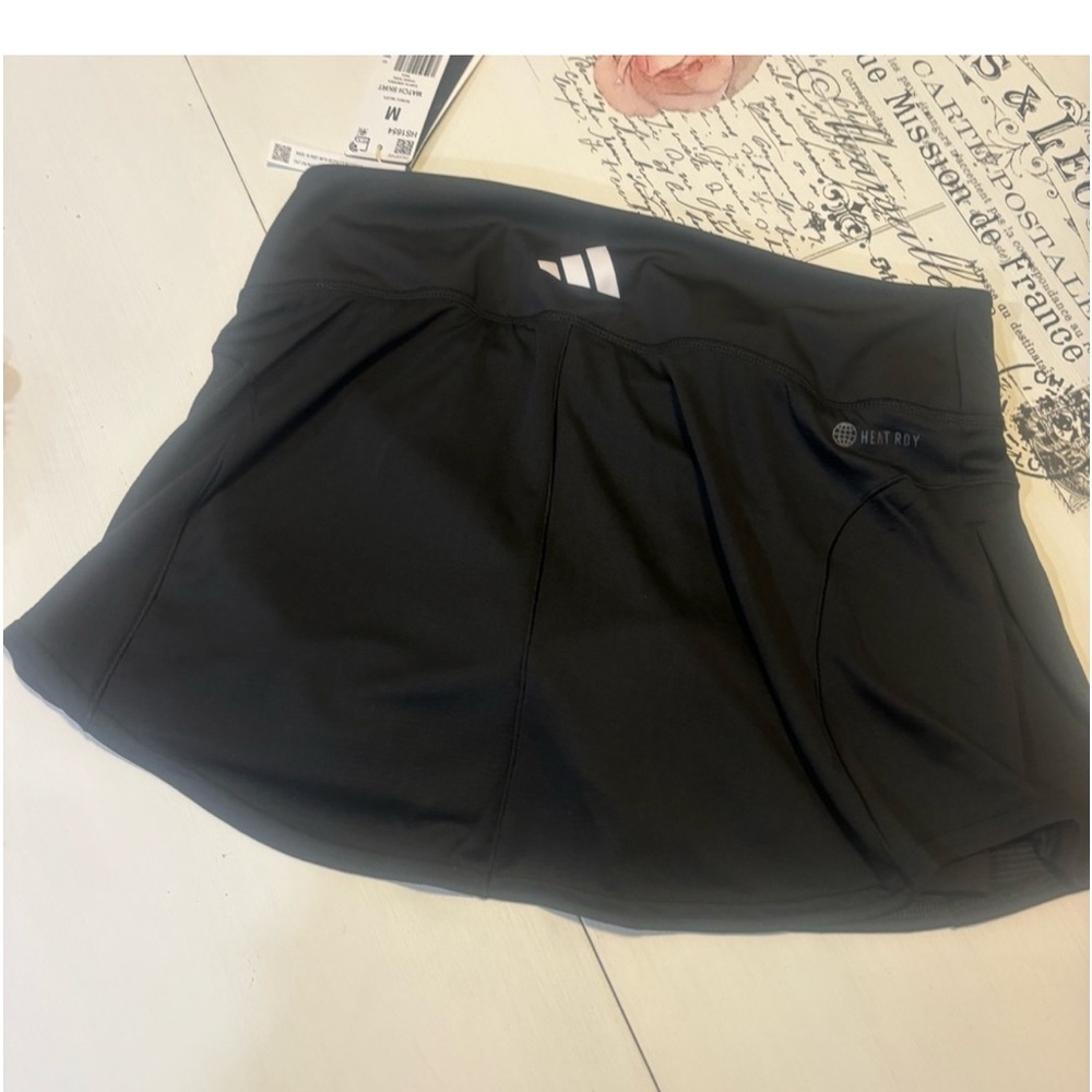 Adidas medium size tennis skirt